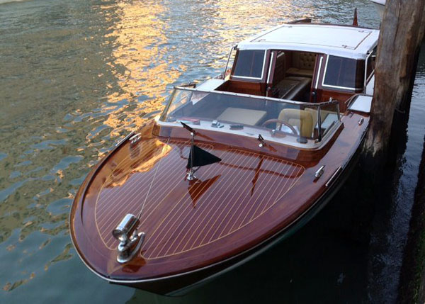 Venetian speed boat